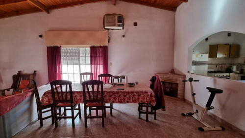 Casa En Venta, Retasada, Ubicada En Pilar, Barrio La Lonja, Sobre Las Acacias