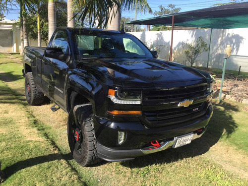 Imagen 2 de 12 de Chevrolet Cheyenne 2017 5.4 2500 Cab Reg Lt Z71 4x4 At