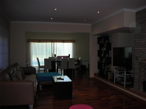 Imagen 4 de 30 de Chalet En Venta En Barrio Cerrado