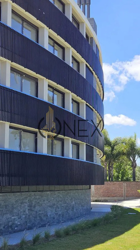 Venta De Apartamento De 3 Dormitorios De Lujo En Carrasco, Montevideo