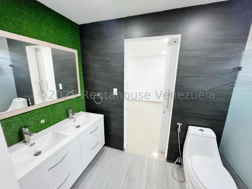 Casa Remodelada En Venta En Macaracuay Caracas Parrillera Psicina 3 Plantas Terraza Privada