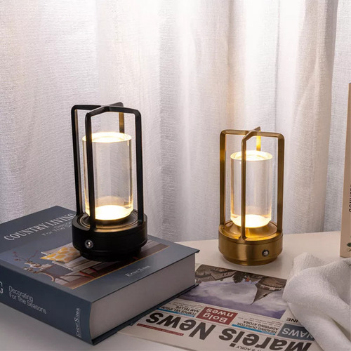 Una Lámpara De Mesa De Estilo Moderno, Pequeña Luz Nocturna,