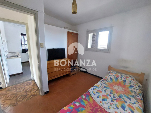 Casa En El Centro De Piriápolis A La Venta. 2 Dormitorios. 1 Baño. Vista A Los Cerros