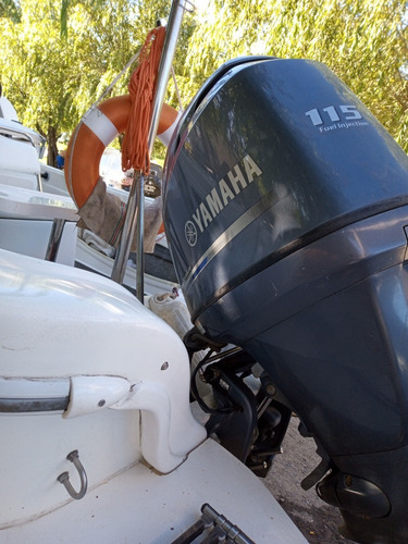 Imagen 5 de 14 de Lancha Cuddy Traker Tiburon Xx1 O Pmto