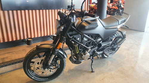 Imagen 7 de 19 de Svartpilen 200 Abs Husqvarna 0km 2023 Solo Dni Tna 0% $