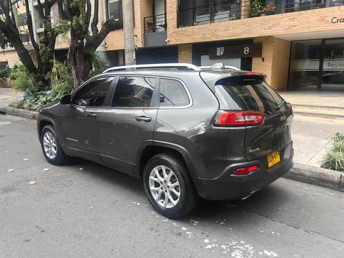 Jeep Cherokee 3.2 Longitude Plus