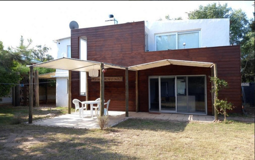 Venta Casa 2 Dormitorios El Tesoro Con Cochera