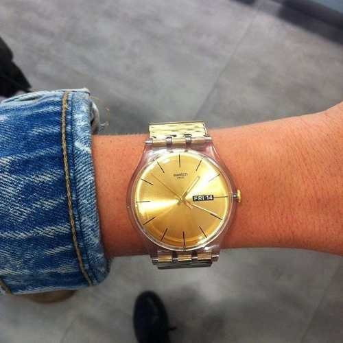 Reloj Swatch Malla Elastizada Dorado Suok702 Dazzling Light