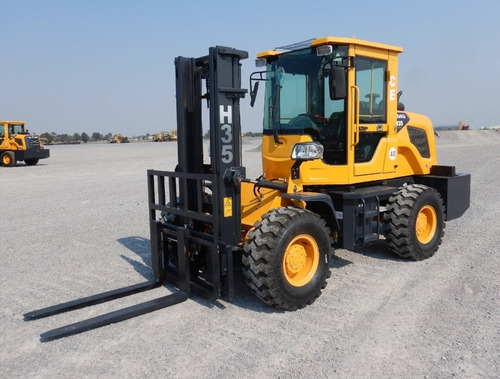 Imagen 2 de 15 de 06) Montacargas Veload H35 7700 Lbs Diesel Seminuevo