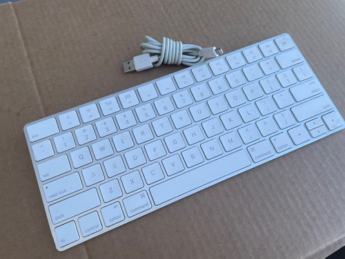 Teclado Apple Magic Keyboard A1644 Bluetooth Mla22ll/a Corto