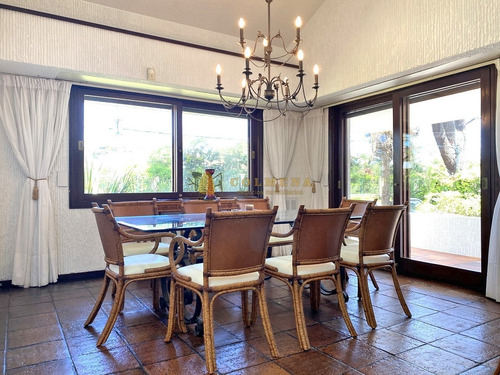 Mansa, 5 Dorm Y Dependencia Con Piscina- Ref: 3647