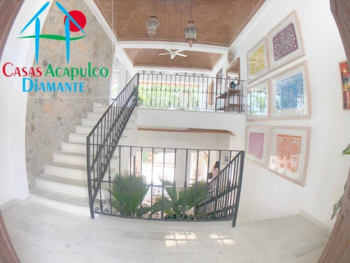 Imagen 4 de 14 de Cad Villas Leo. Terraza, Sala Familiar. Vista A La Bahía