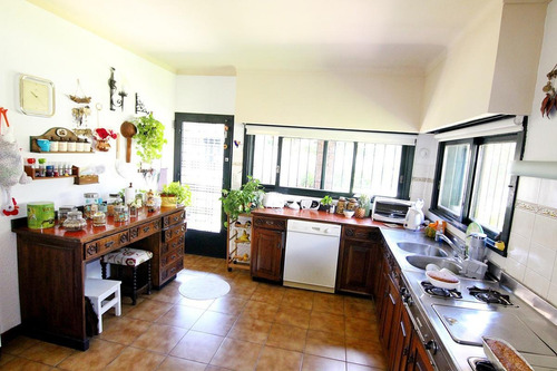 Imagen 11 de 30 de Chalet 7 Ambientes Venta Con Suite Jardin Terraza Piscina Quincho Y Cochera En Olivos