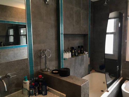 Casa En Venta Sobre La Laguna En El Barrio Santa Barbara