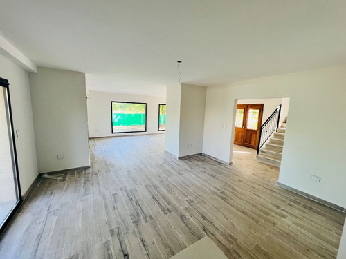 Imagen 6 de 30 de Casa A Estrenar En Haras! Excelente Lote, 4 Dormitorios, Jardin Y Piscina! Excelentes Terminaciones!