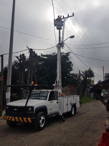 Imagen 5 de 10 de Renta De Gruas Con Canastilla Telescopica Y Articuladas