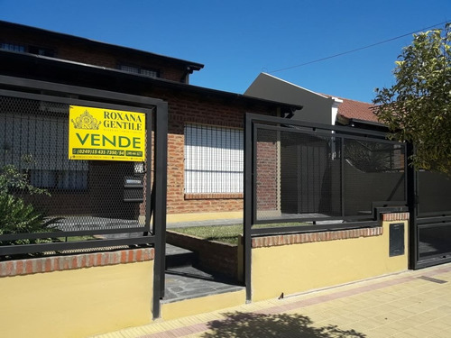 Imagen 2 de 10 de Vendo Casa 3 Dormitorios Con Piscina. Ituzaingó Al 1300