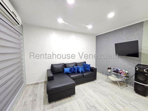Jip 25-21936. Rent-a-house Vende Comoda Casa De 186 Mts2, 4 Habitaciones, 4 Salas De Baños, Y 4 P/e. Urb. Villa Del Centro, La Morita