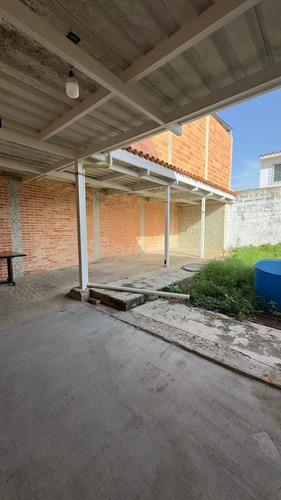 Annic Coronado Vende Comoda Casa En Calle Cerrada Urb. Trigal Centro Ref. 284796