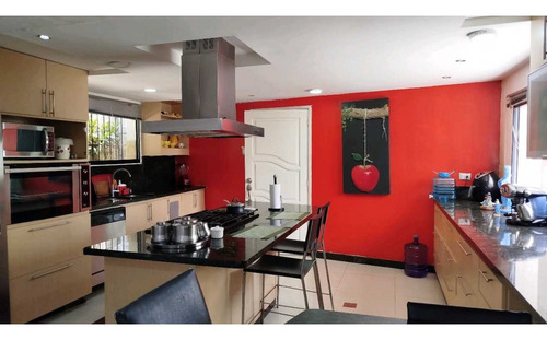 Casa En Venta Urb El Placer 5h/6b/3p Piscina