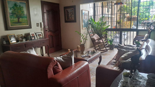 Venta Apartamento Clásico Condominio Independencia