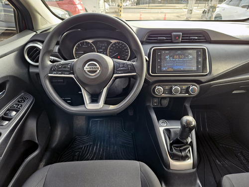 Nissan Versa 1.6 SENSE 4X2 RADIO TOUCH MT 4P