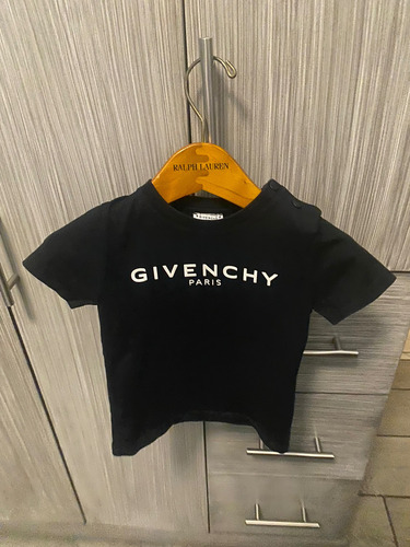 Givenchy Playera Niño Talla 2 (Usado)