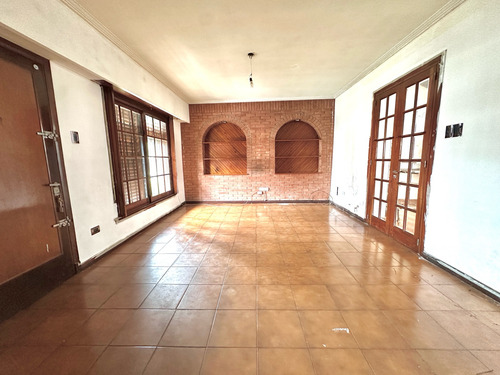 Casa Con Local En Venta De 5 Ambientes En Quilmes Oeste