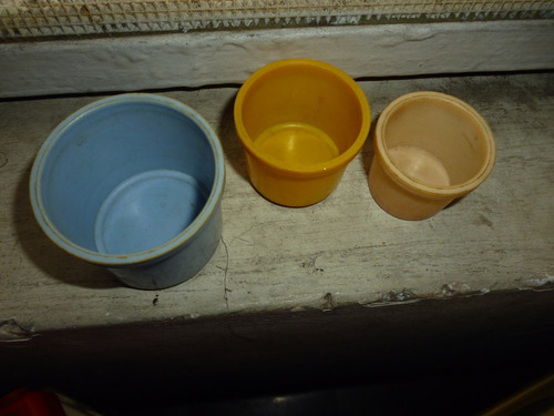 Decada De 70 Plásticos Potinhos Coluna (Usado)