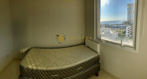 Apartamento En Muy Buena Ubicacion En La Mansa, De 3 Dor Mas Dependencia De Servicio Cuenta Con Muy Linda Vista. Consulte!!!!!!- Ref: 2265