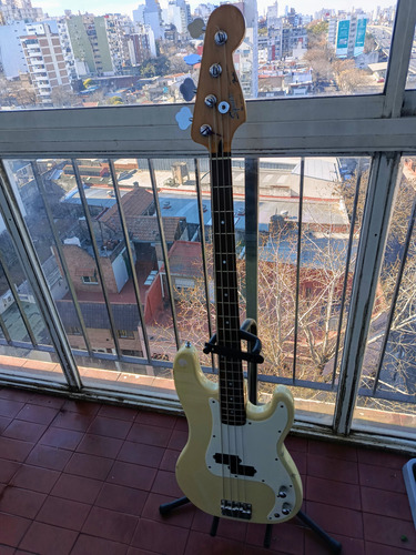 Bajo Squier Precision Korea 1992 Cream White Diestro Crema Laqueado 4 (Usado)