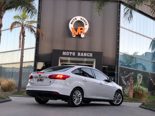 Imagen 11 de 25 de Ford Focus 2016 Se Plus Manual 2.0