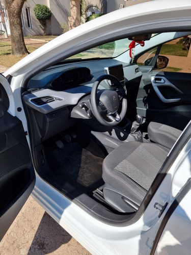 Imagen 6 de 16 de Peugeot 208 2018 1.6 Allure
