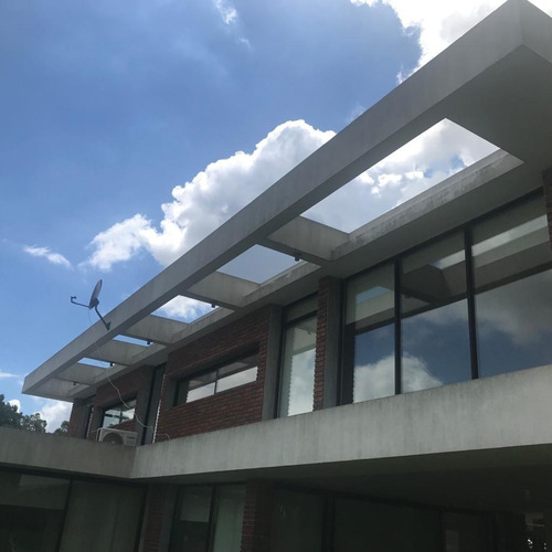 Imagen 24 de 27 de Casa En Venta Ambientes Amplios, 3 Dormitorios + Servicio. 310 M2 + Terreno. Vale La Pena Coordinar Visita!