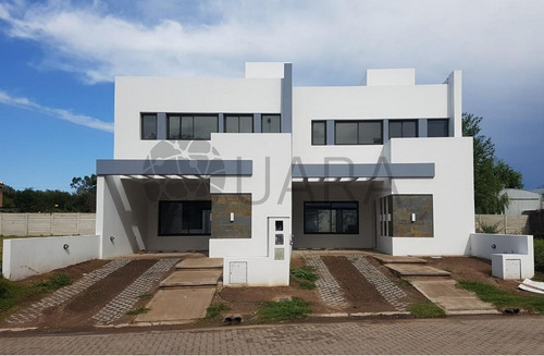 Imagen 6 de 29 de Duplex De Categoria En Venta La Calandria