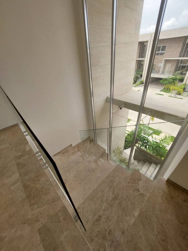 En Cumbres De Guataparo Townhouse A Estrenar Vende Saúl Osío