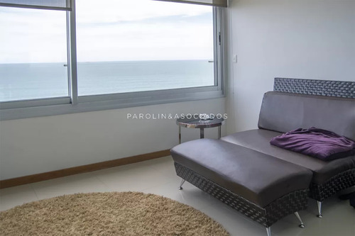 Apartamento En Venta De 3 Dormitorios En Tiburon, Playa Brava Punta Del Este.