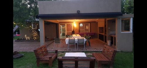 Imagen 21 de 28 de Amplia Y Moderna Casa De Fin De Semana En Paraná.