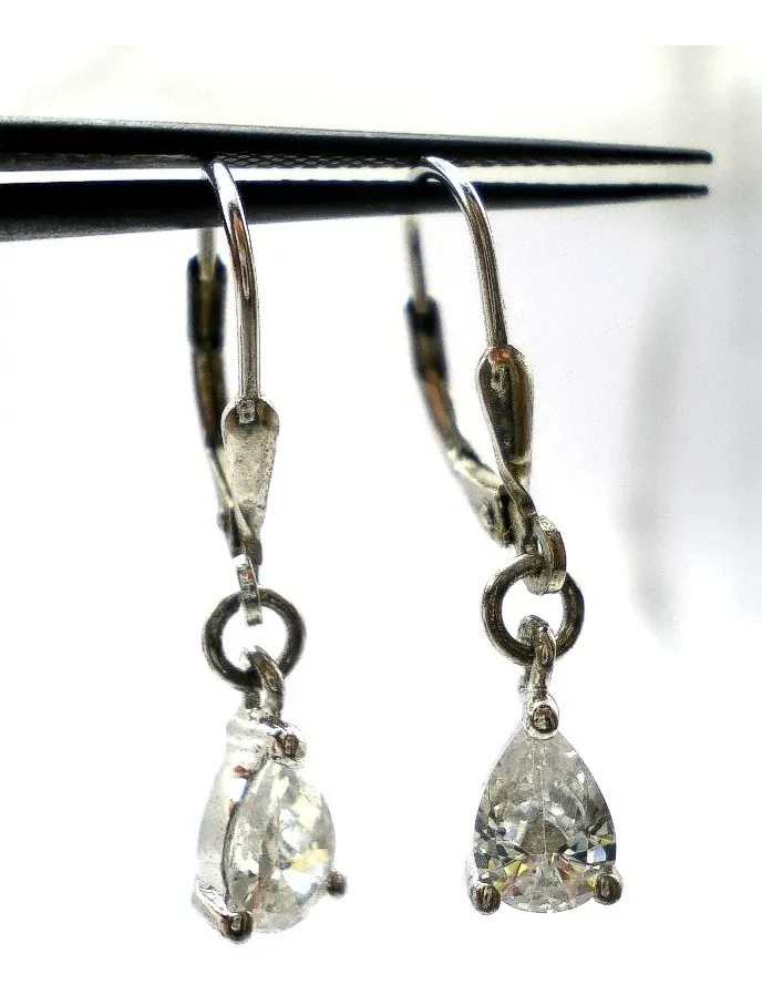 Par De Aros Colgantes Con Zafiros Blancos Talla Gota