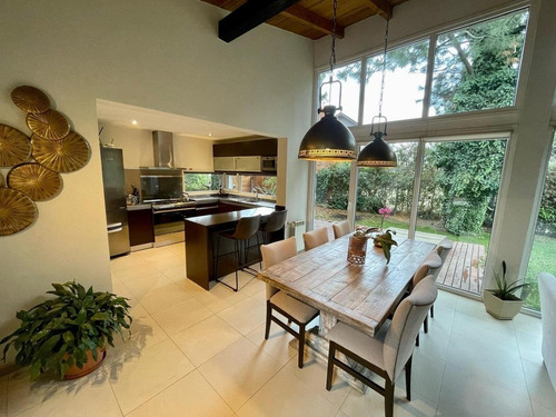 Imagen 8 de 14 de Casa Venta Bariloche. 3 Hab Y 3 Baños. Barrio La Colina