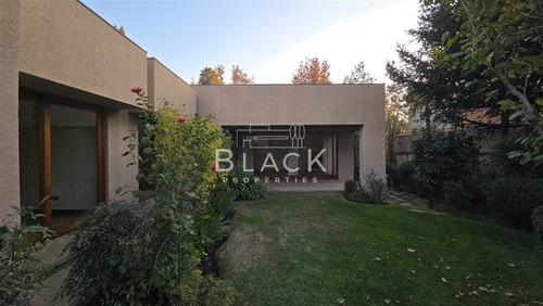 Casa En Arriendo De 5 Dorm. En Las Condes