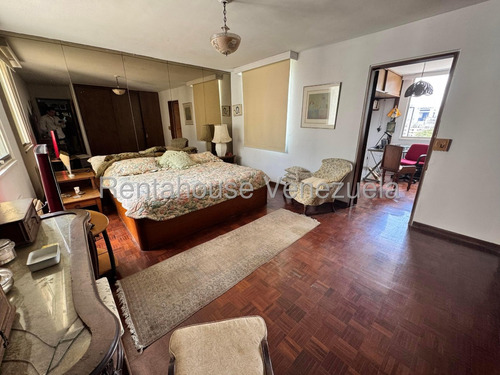 Apartamento Duplex En Venta - Urb. La Castellana.