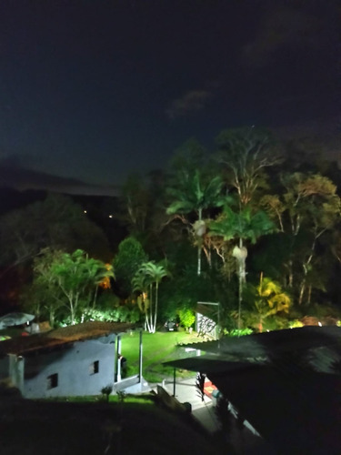 Linda Chácara Com Casa, Área De Lazer Com Piscina E Pomar Em Colheita
