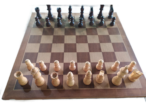 Juego De Ajedrez Con Tablero Y Piezas De Madera 40.5x40.5 (Usado)