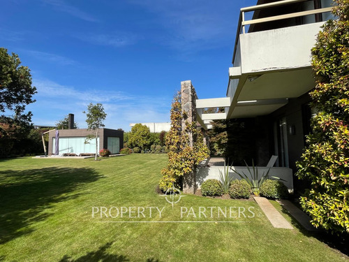 Moderna Casa En Sector Central De Las Brisas De Sa...