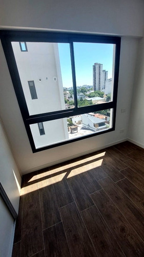 Venta Depart. 3 Amb. Balcon 7 Piso Estrenar Flores