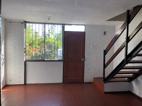 Casa Dos Pisos, 3 Dormitorios En Blanco Cuartín-gran Avenida