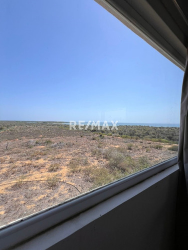 Gran Oportunidad De Inversión Hotel Operativo Y Equipado En Venta, El Yaque, A Pasos Del Mar