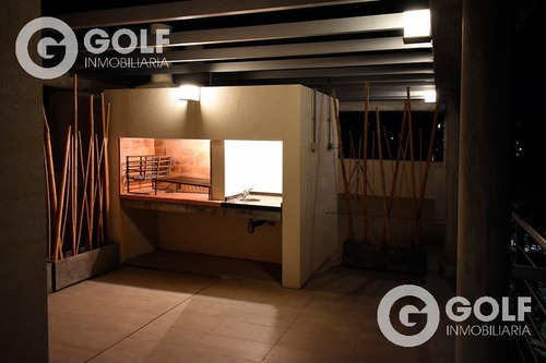 Ambiente En Parque Batlle Ideal Para Consultorio U Oficina, Con Patio Exclusivo.