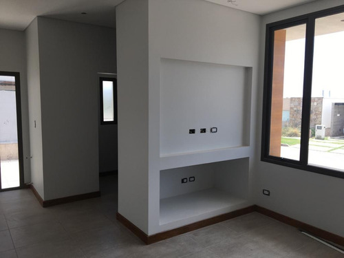 Imagen 9 de 14 de Casa En Barrio Pórtico Del Sol 2
